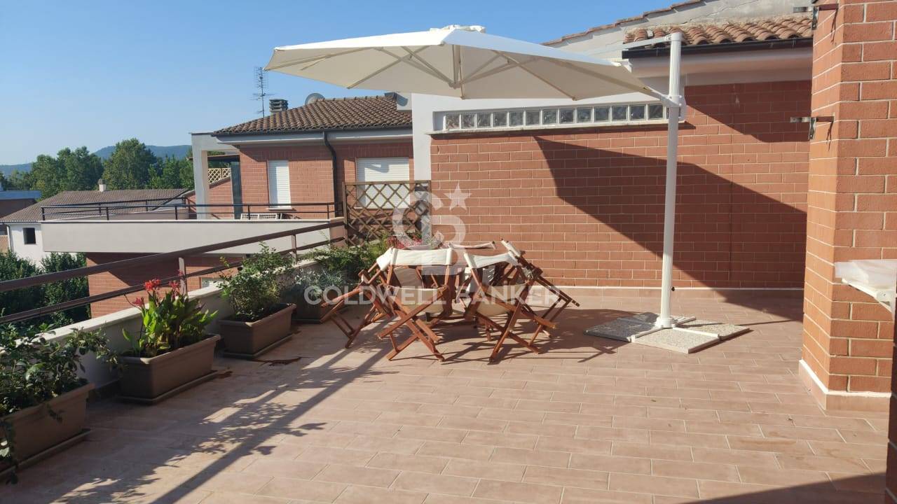 Appartamento indipendente in vendita a Sutri, centro