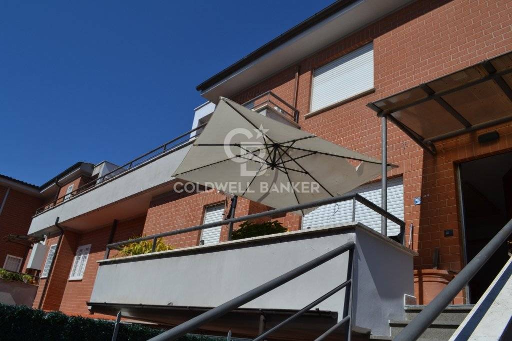 Appartamento indipendente in vendita a Sutri, centro