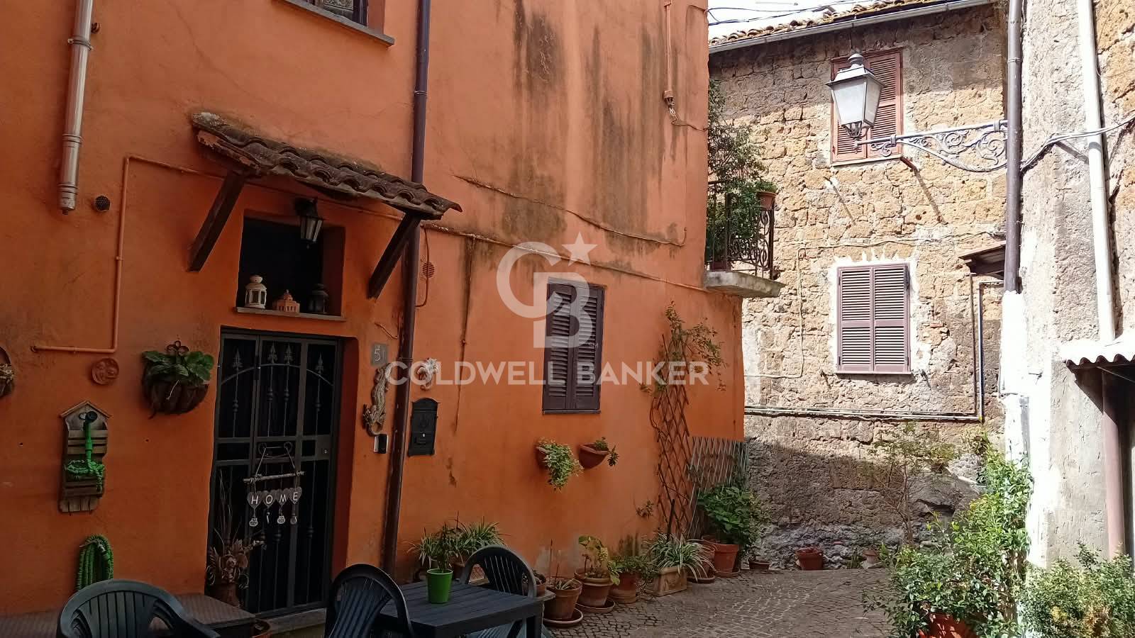 Appartamento indipendente in vendita a Sutri, centro storico