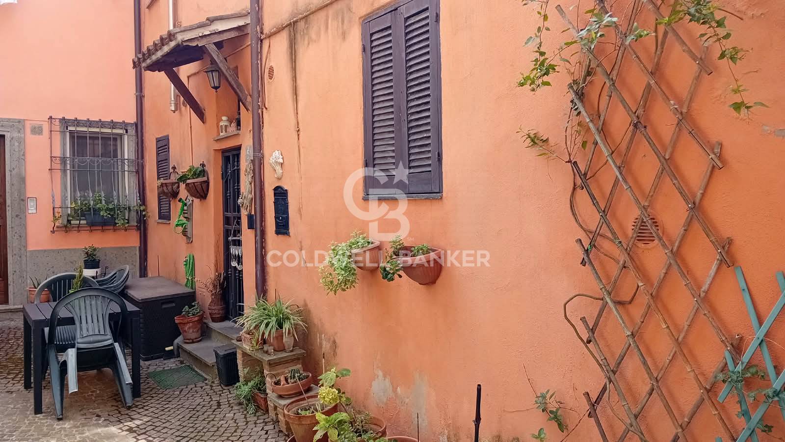 Appartamento indipendente in vendita a Sutri, centro storico