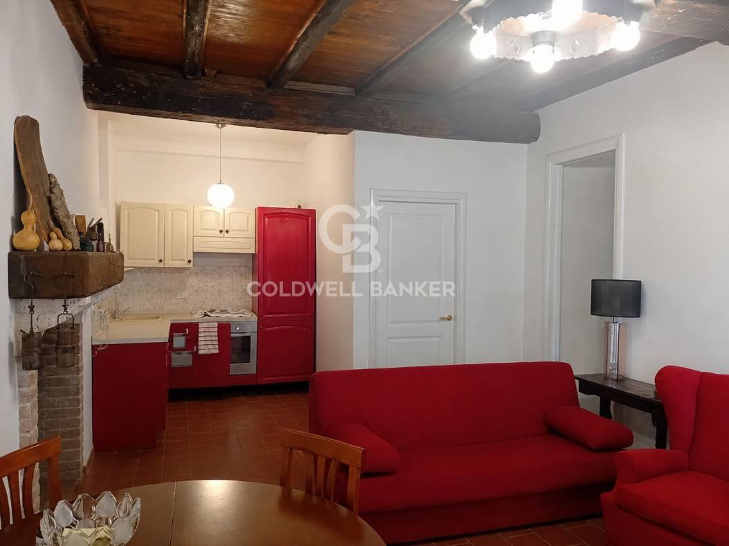 Appartamento indipendente in vendita a Caprarola, centro