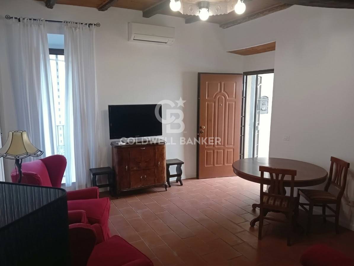 Appartamento indipendente in vendita a Caprarola, centro