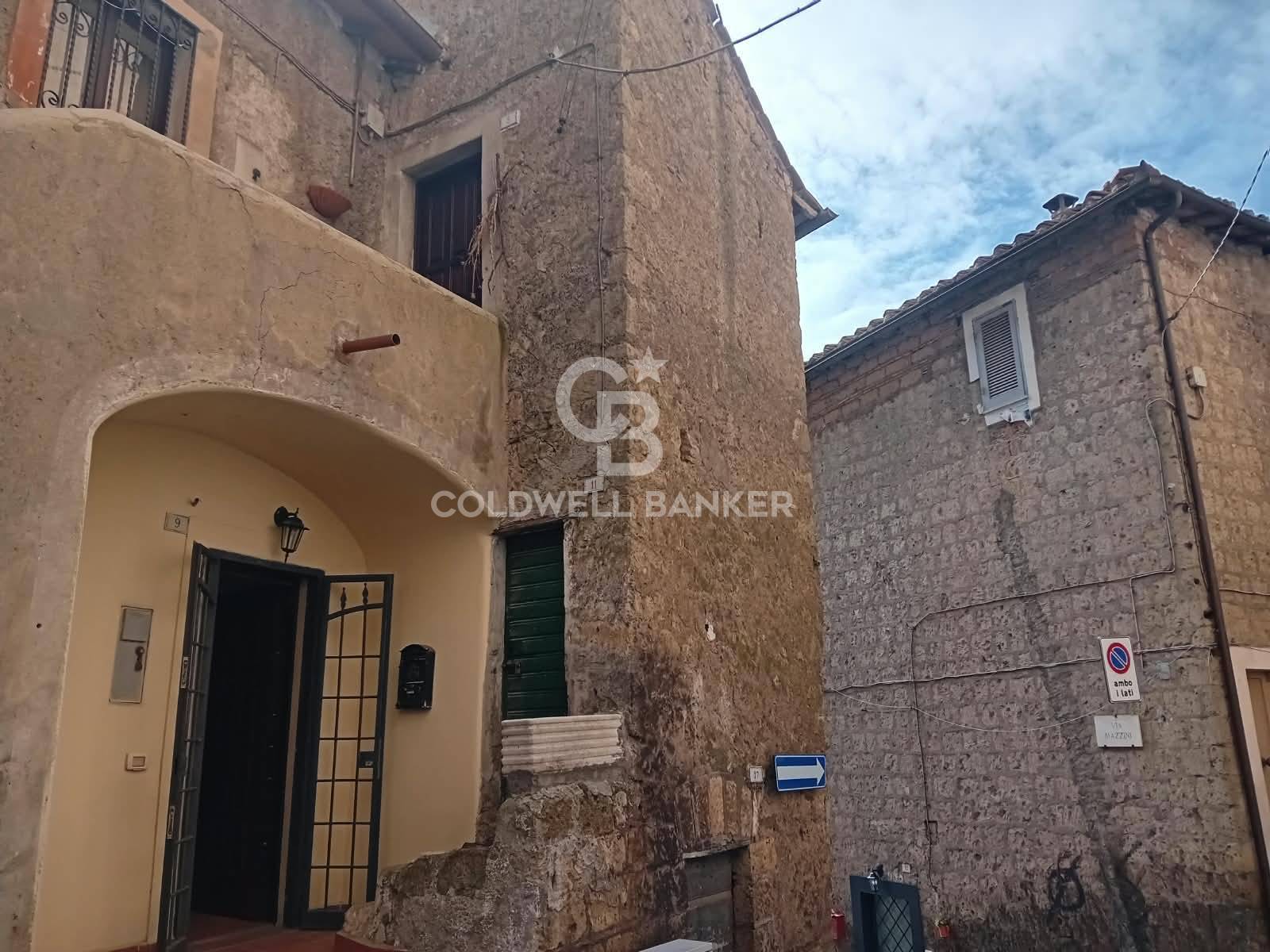 Appartamento indipendente in vendita a Caprarola, centro