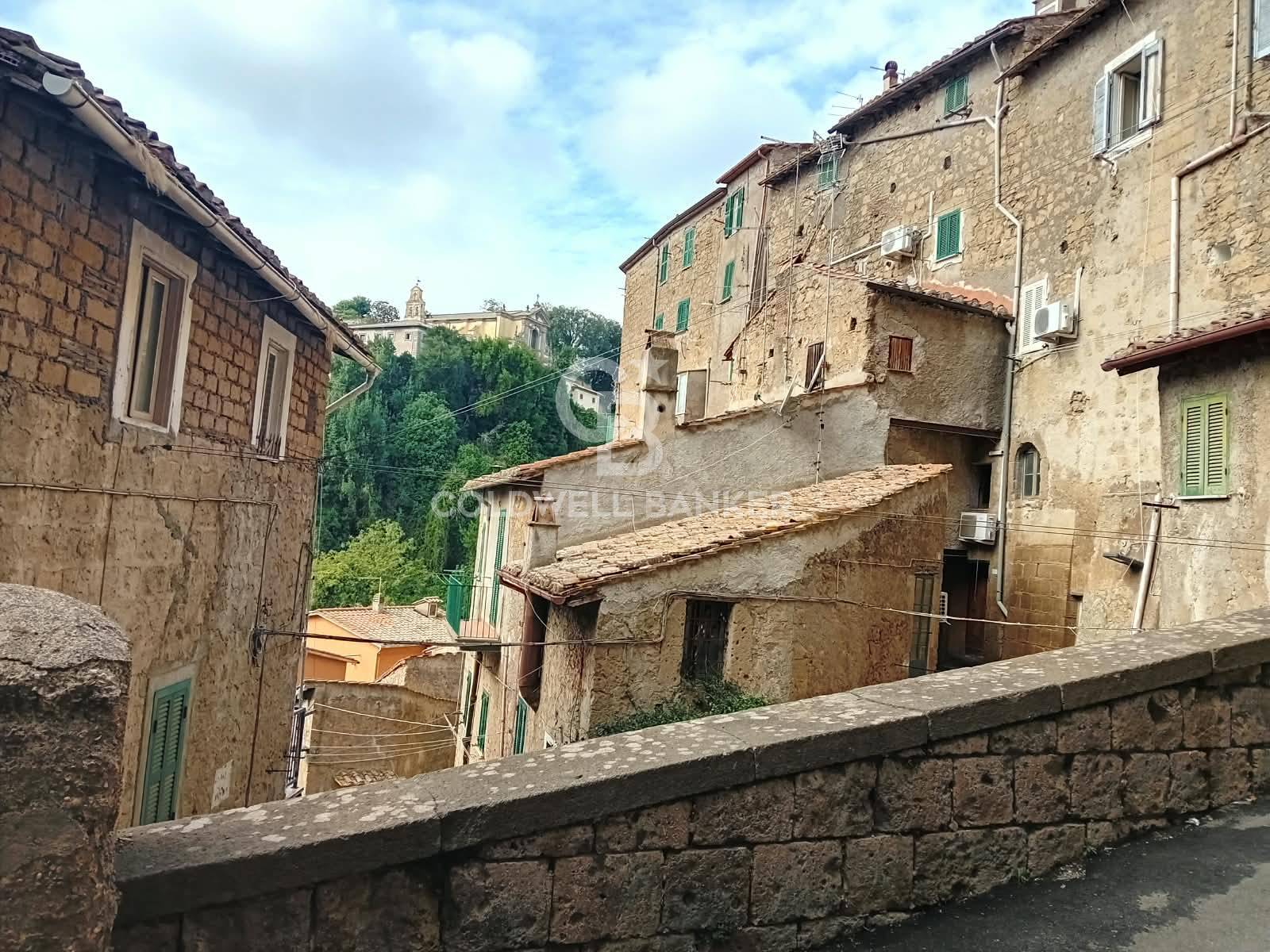 Appartamento indipendente in vendita a Caprarola, centro