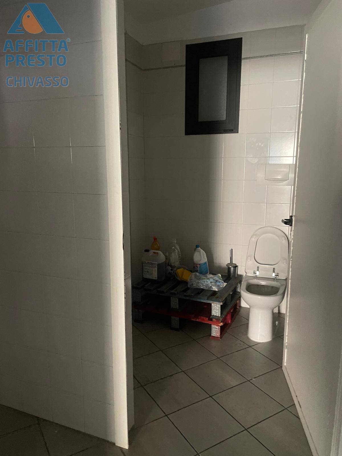 Negozio in affitto a Chivasso