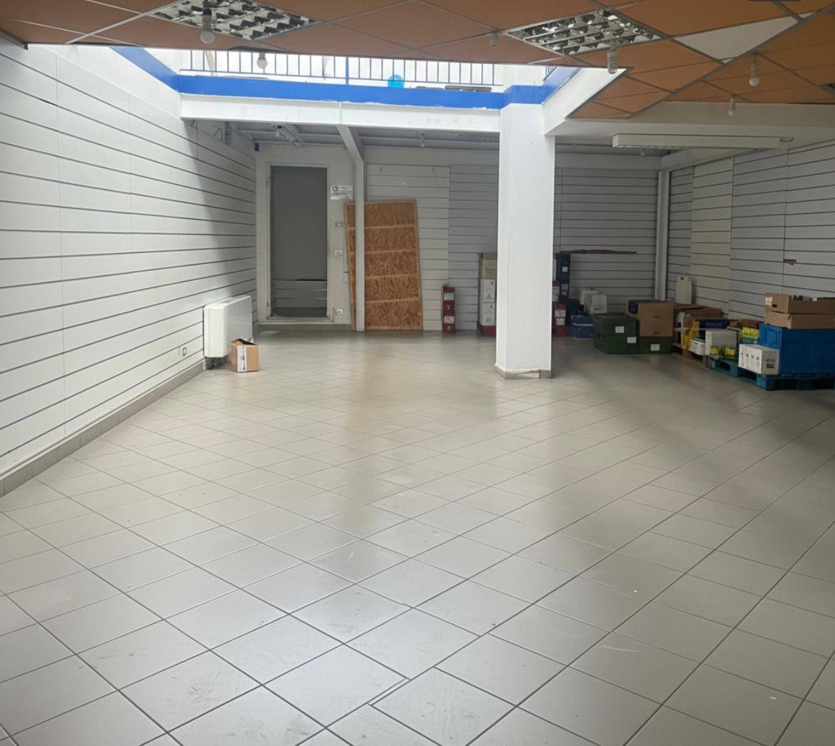 Negozio in affitto a Chivasso