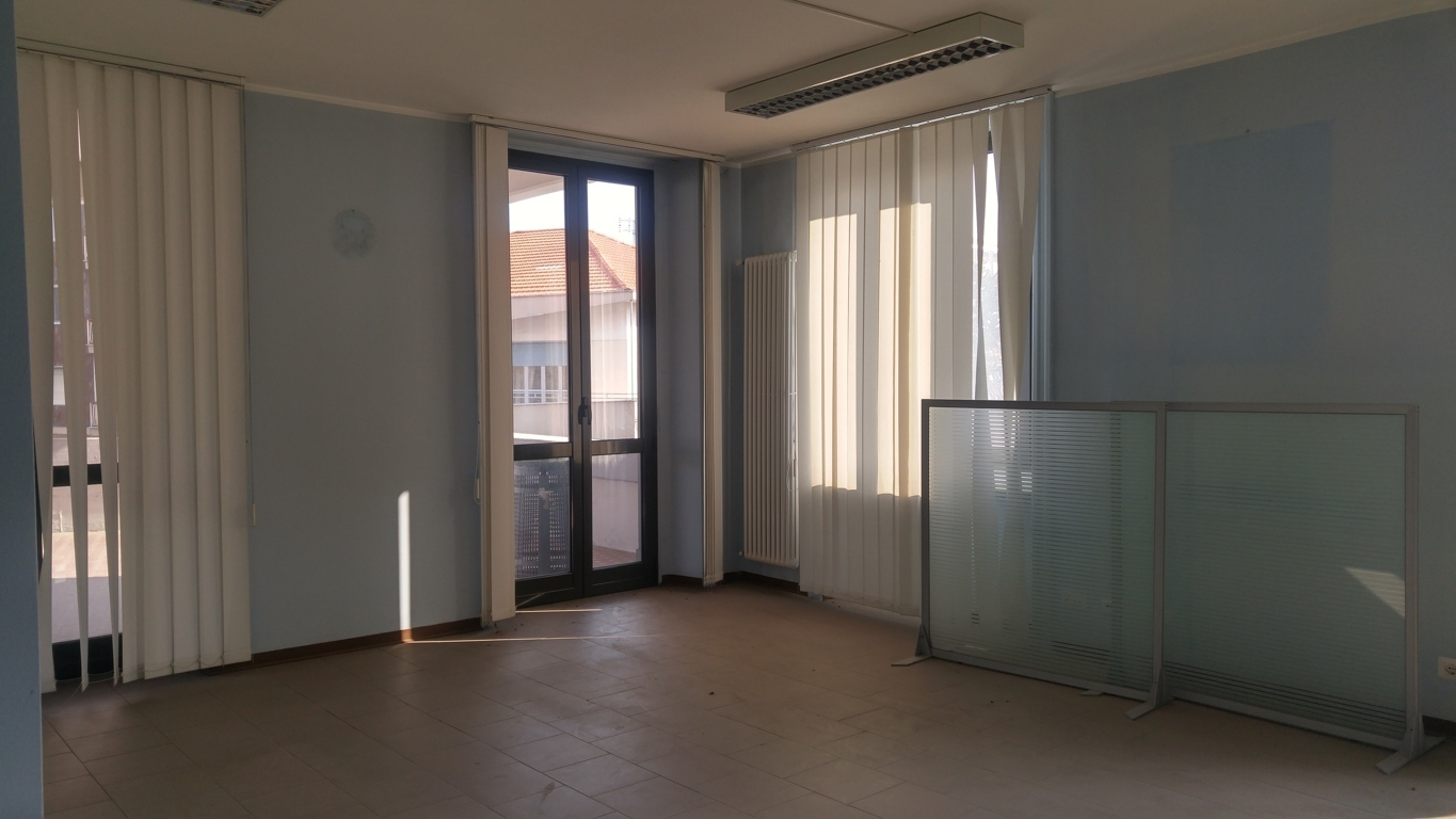 Ufficio in affitto a Chivasso