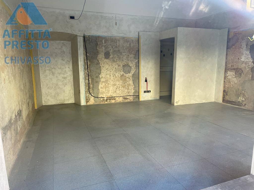 Negozio in affitto a Chivasso