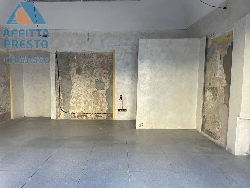 Negozio in affitto a Chivasso