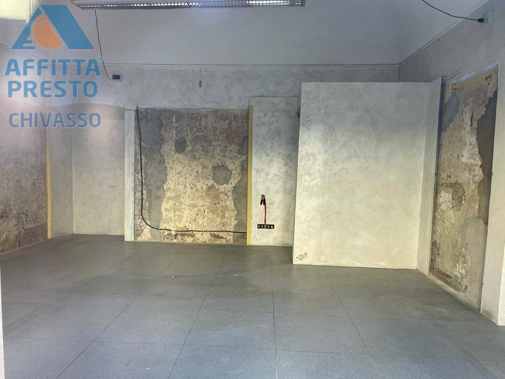 Negozio in affitto a Chivasso