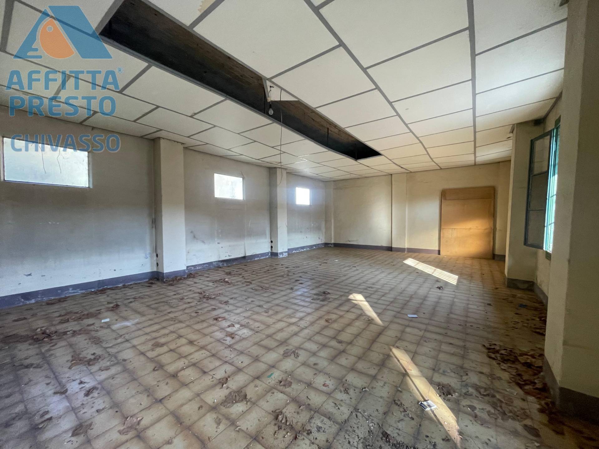 Fondo Artigianale in affitto a Chivasso