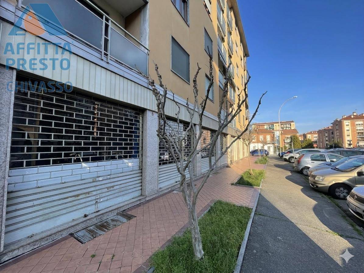Negozio in affitto a Chivasso