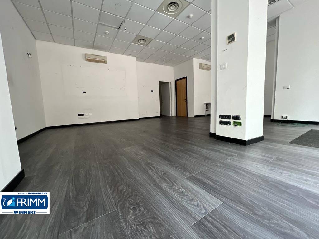 Locale commerciale in vendita a Roma, S.Giovanni