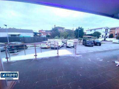 Locale commerciale in affitto a Roma, Acilia
