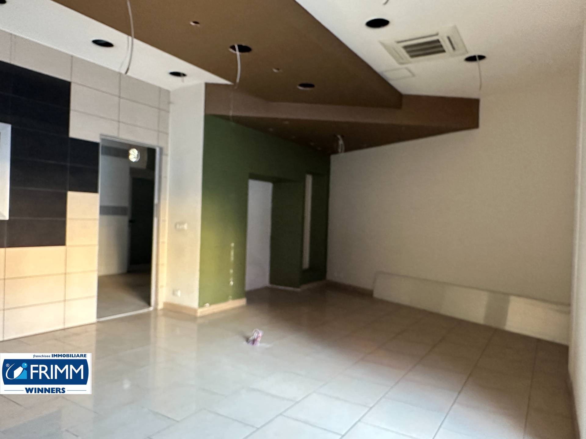 Locale commerciale in vendita a Roma