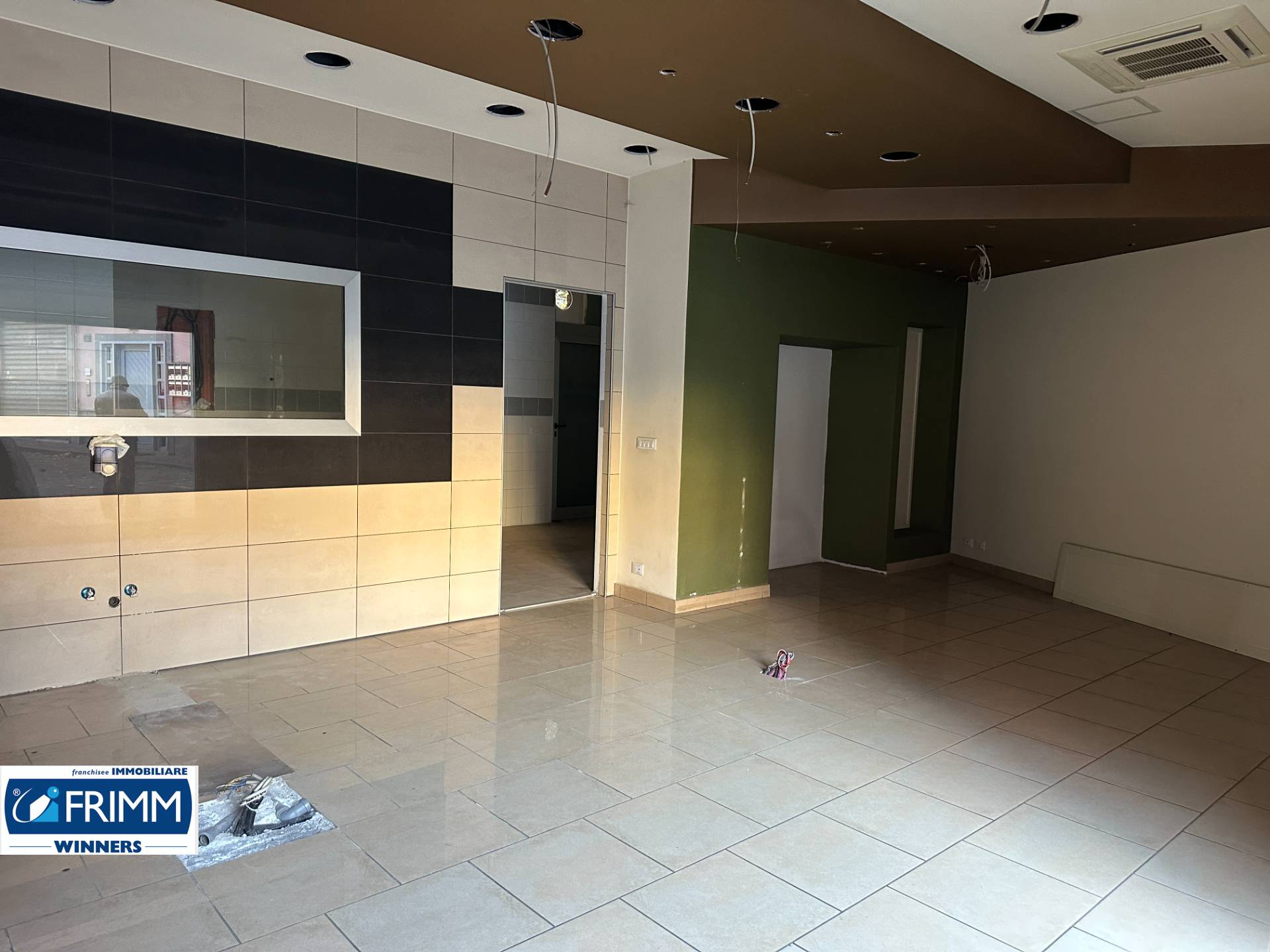 Locale commerciale in vendita a Roma