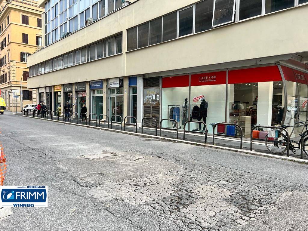 Locale commerciale in vendita a Roma, S.Giovanni
