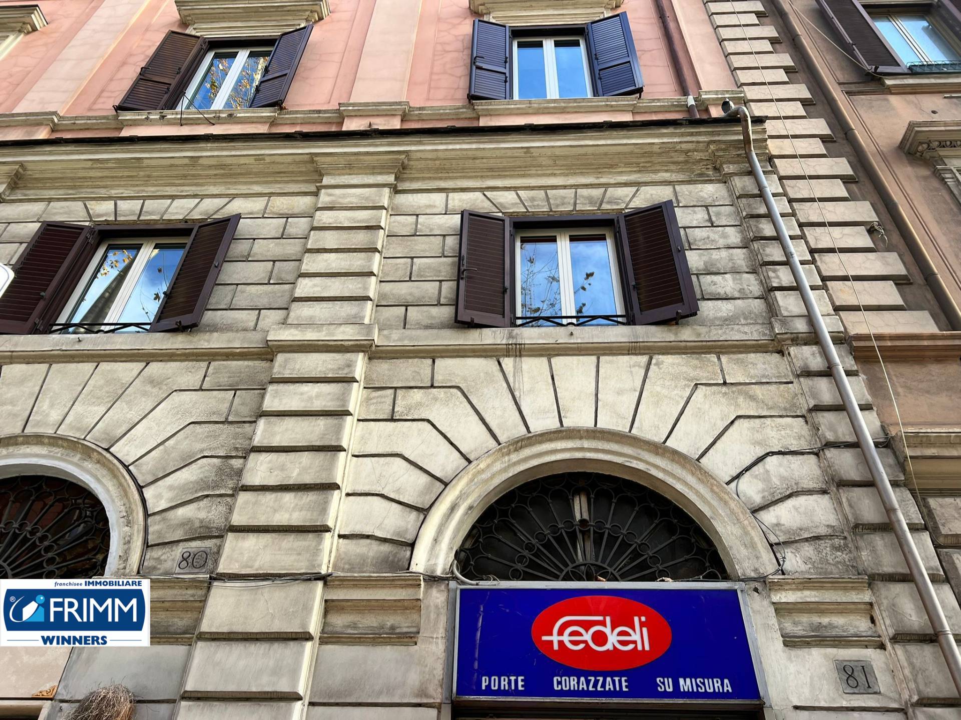 Locale commerciale in vendita a Roma, Esquilino