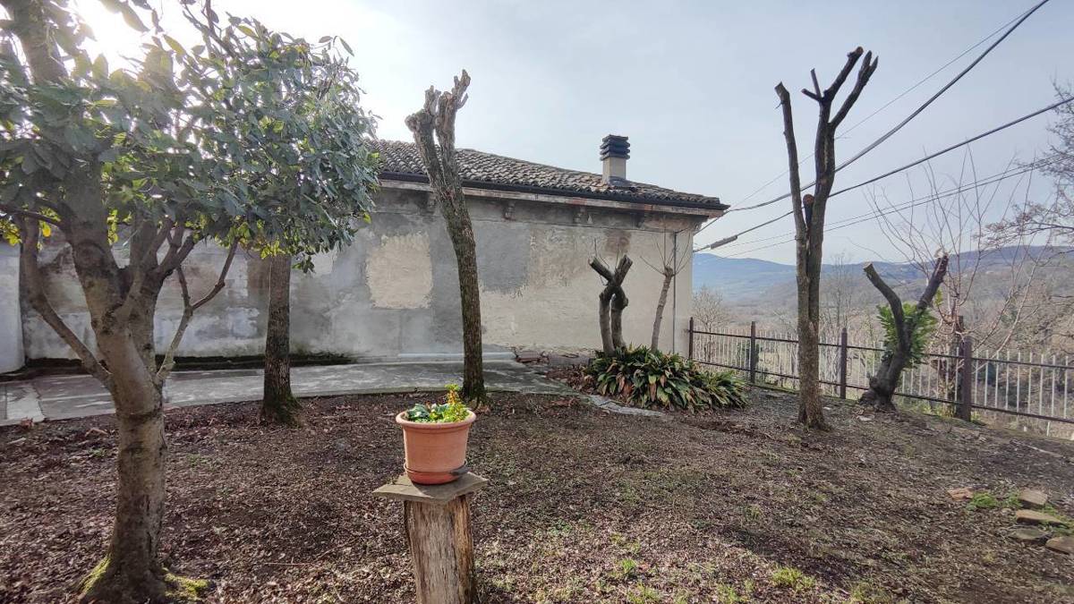 Casa indipendente con box doppio a Gropparello