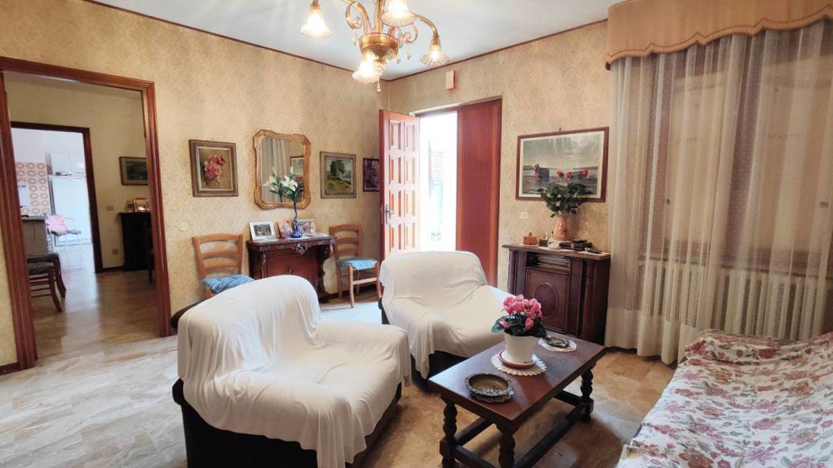 Casa indipendente con box doppio a Gropparello