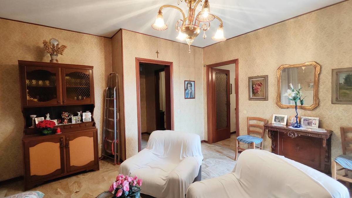 Casa indipendente con box doppio a Gropparello