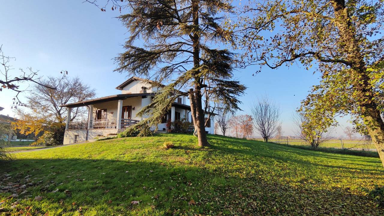 Villa con giardino a Gragnano Trebbiense