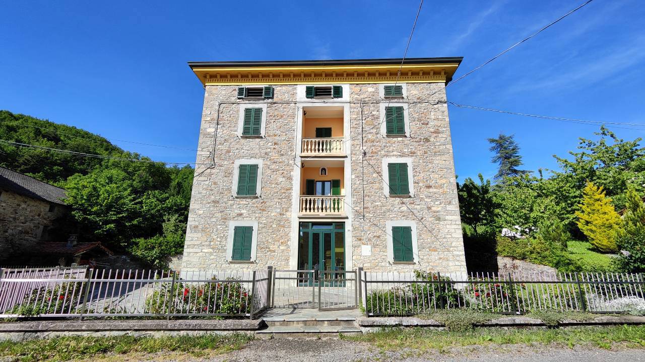 Casa indipendente con giardino a Farini