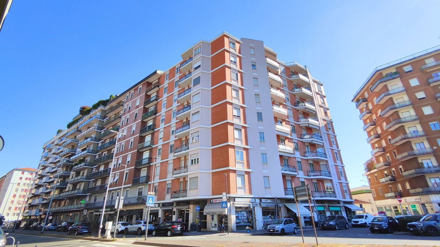 Quadrilocale con box a Piacenza
