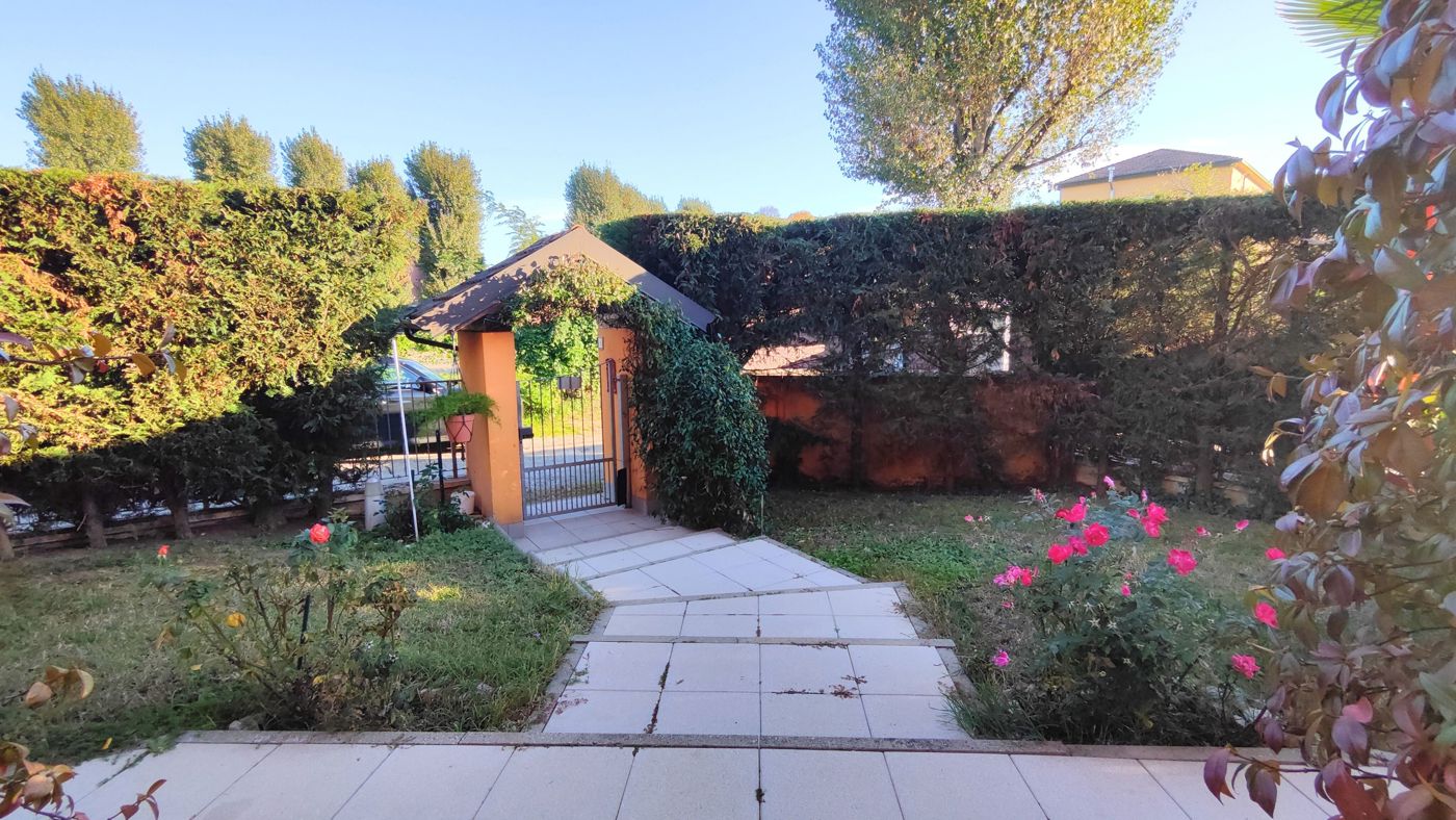 Casa indipendente con box doppio a Guardamiglio