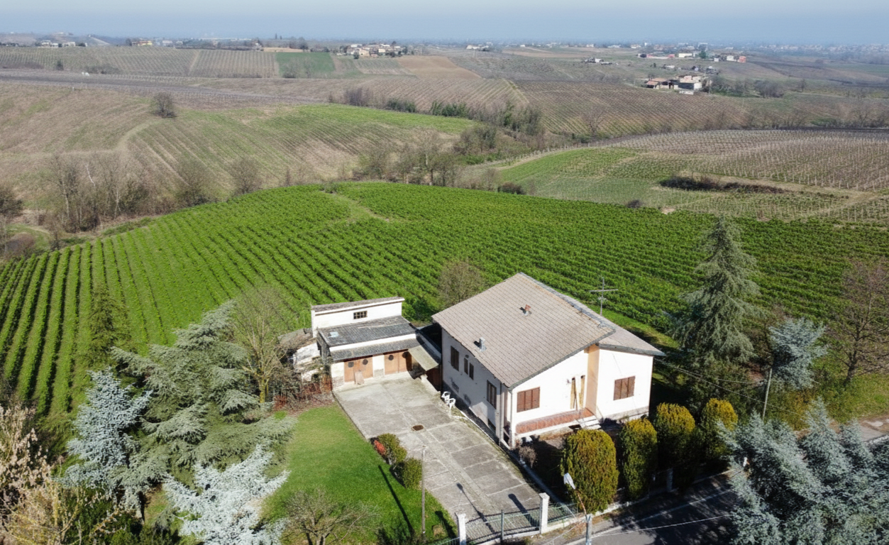 Villa in vendita a Ziano Piacentino