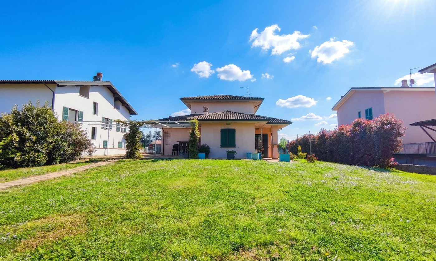Villa con giardino a Podenzano
