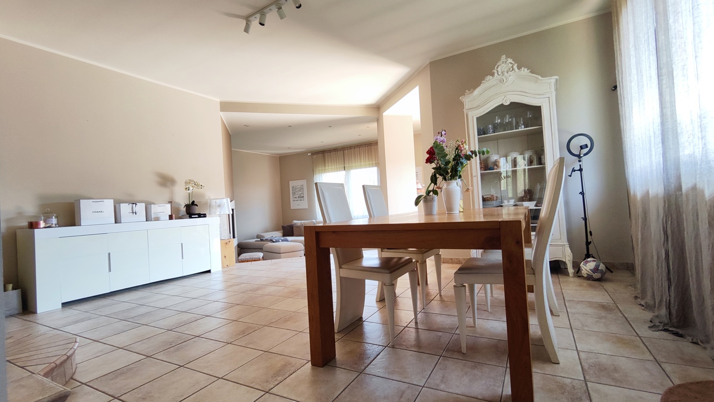 Villa con giardino a Podenzano