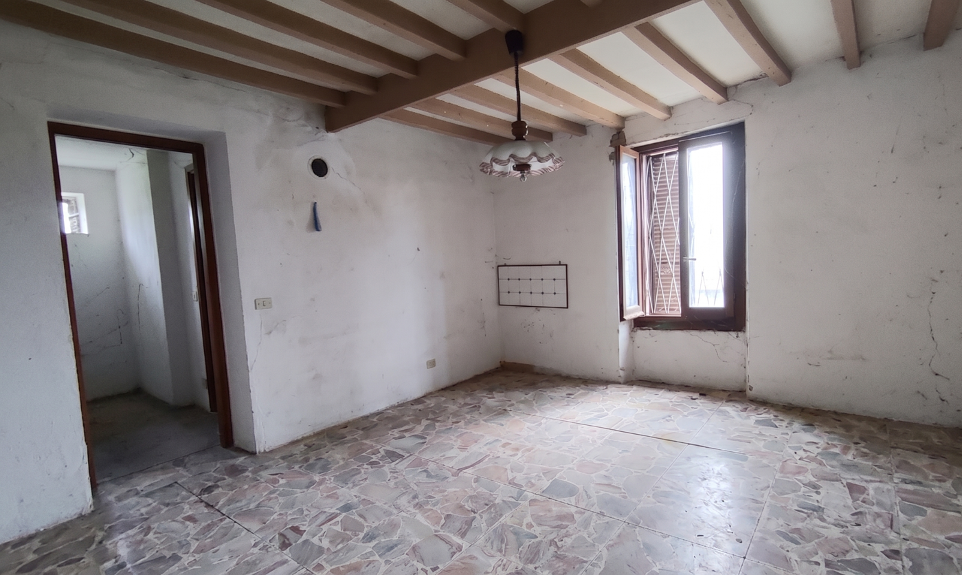 Casa indipendente da ristrutturare a Ziano Piacentino