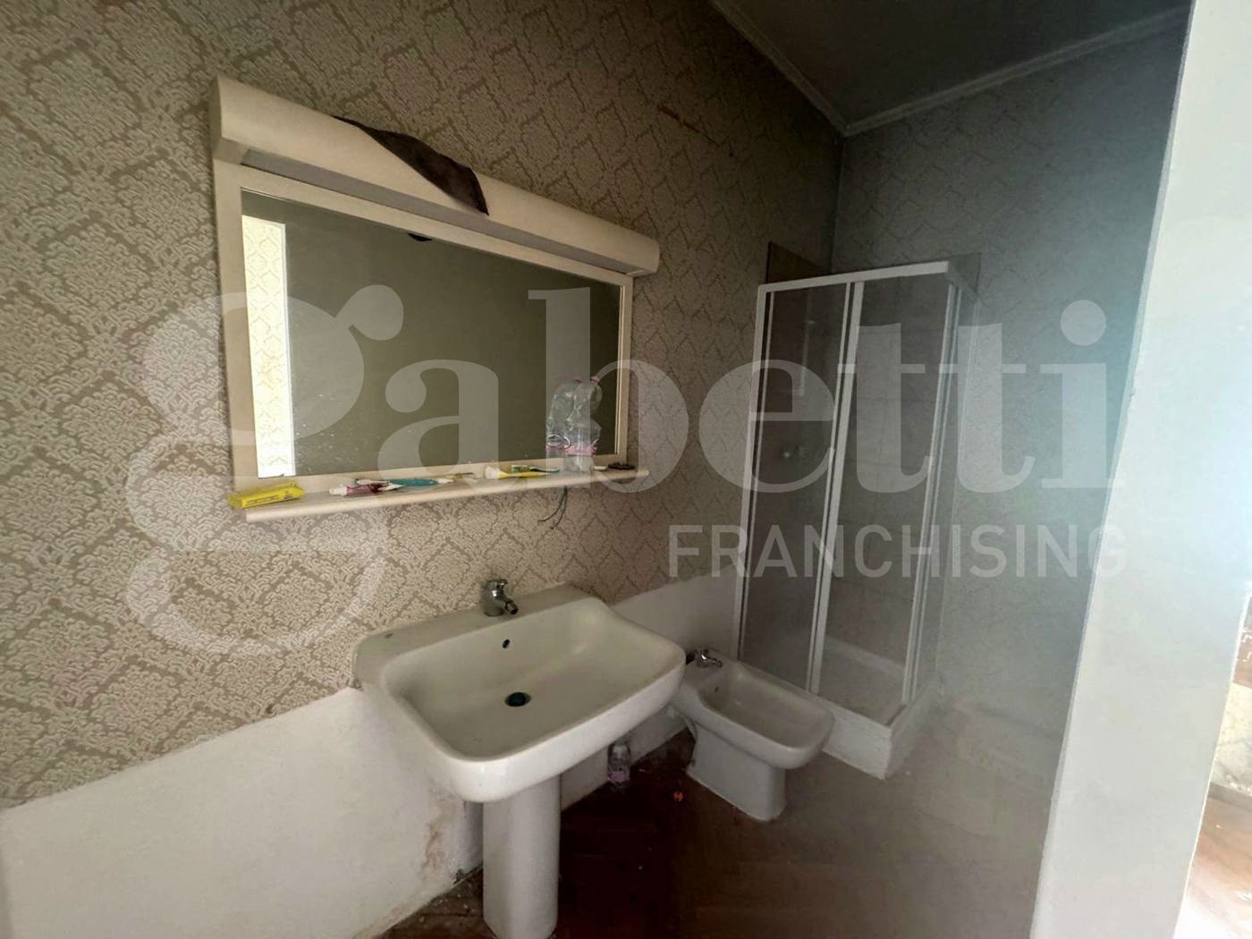 Quadrilocale con box a Piacenza