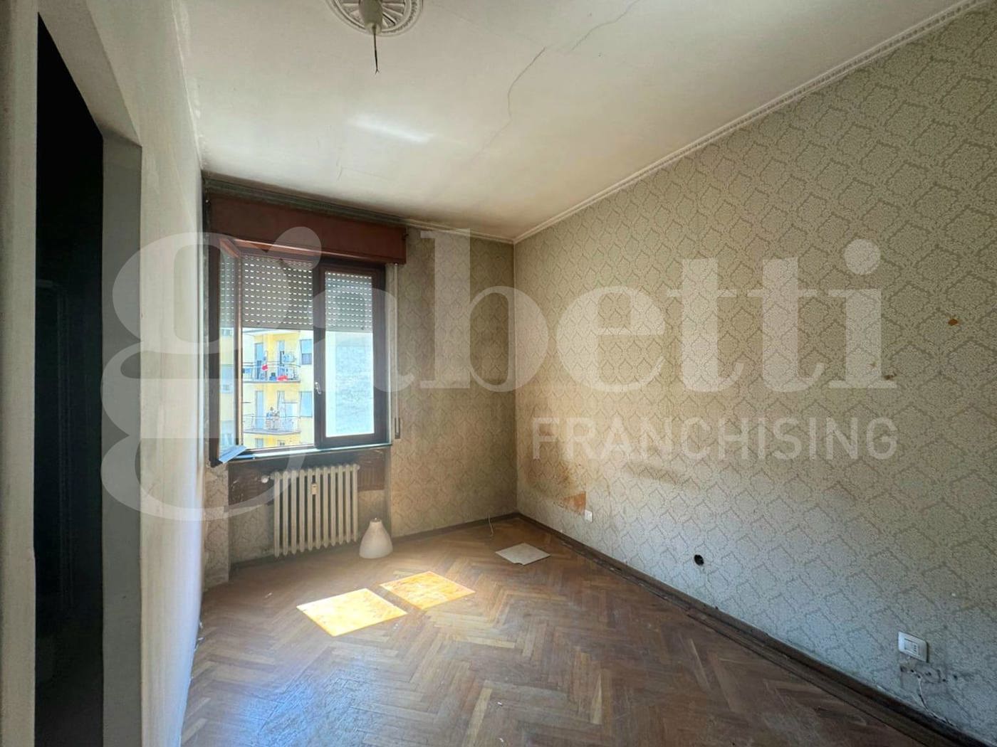 Quadrilocale con box a Piacenza