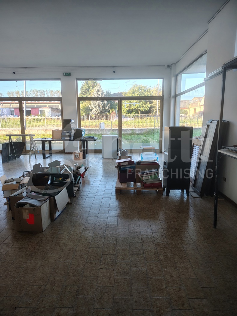 Stabile/Palazzo in affitto a Guardamiglio