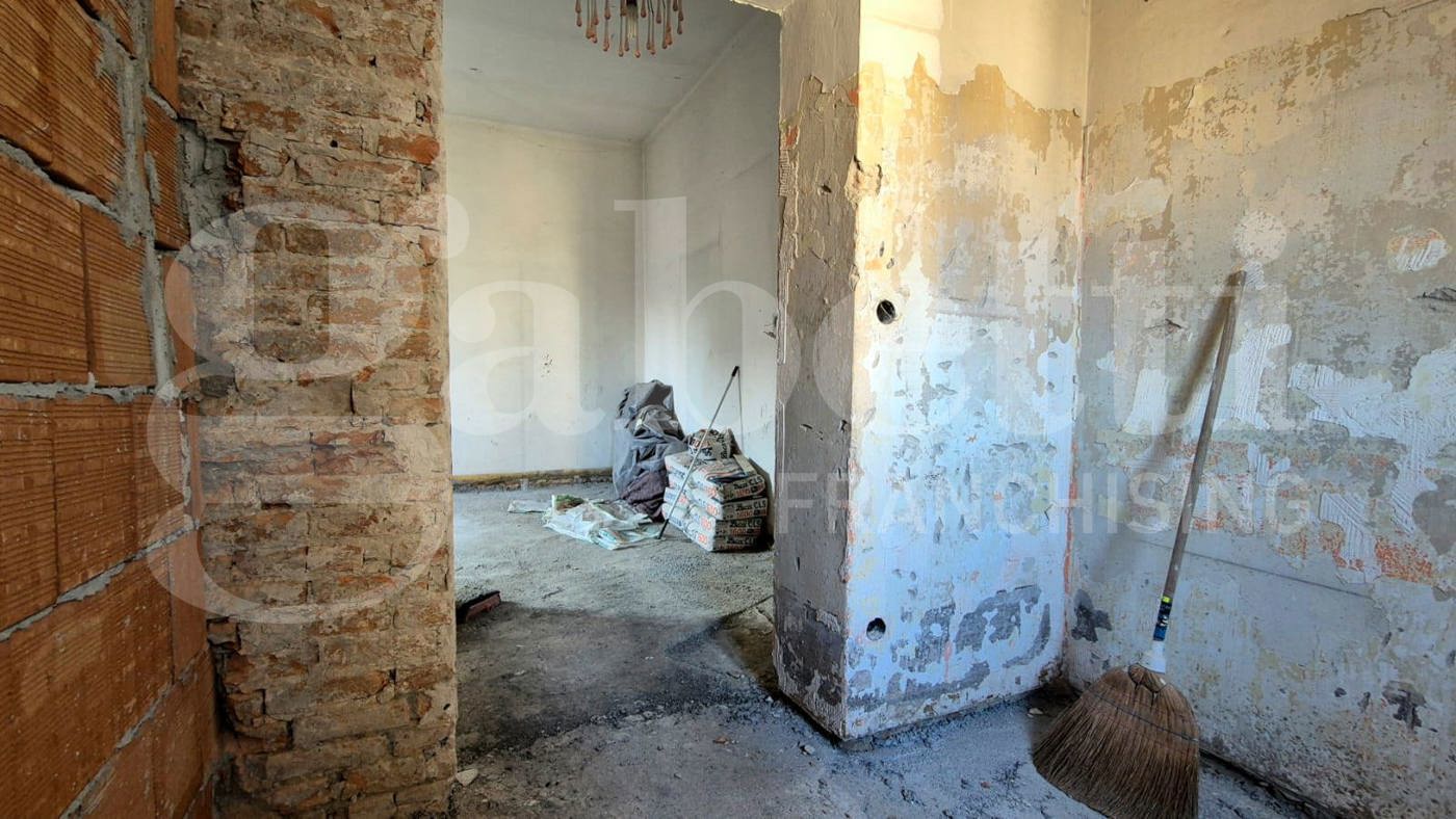 Trilocale da ristrutturare a Piacenza