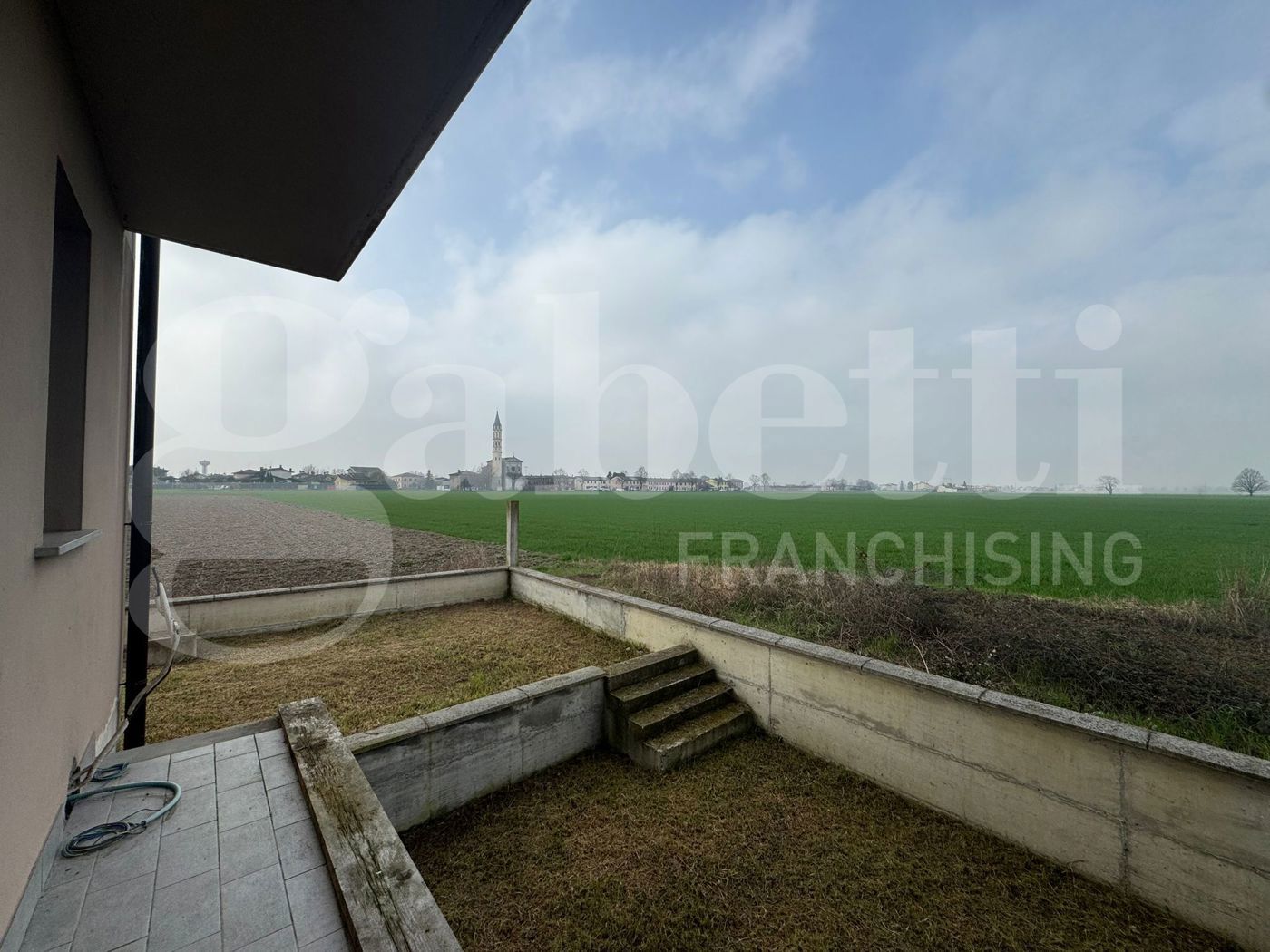 Villa con giardino a Calendasco