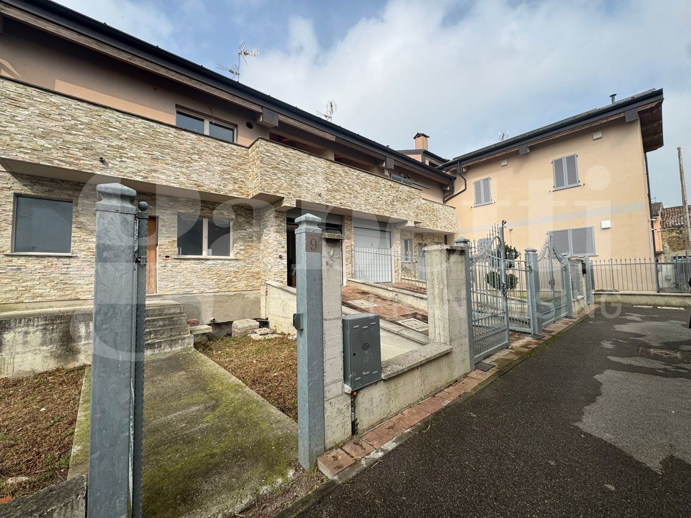 Villa con giardino a Calendasco