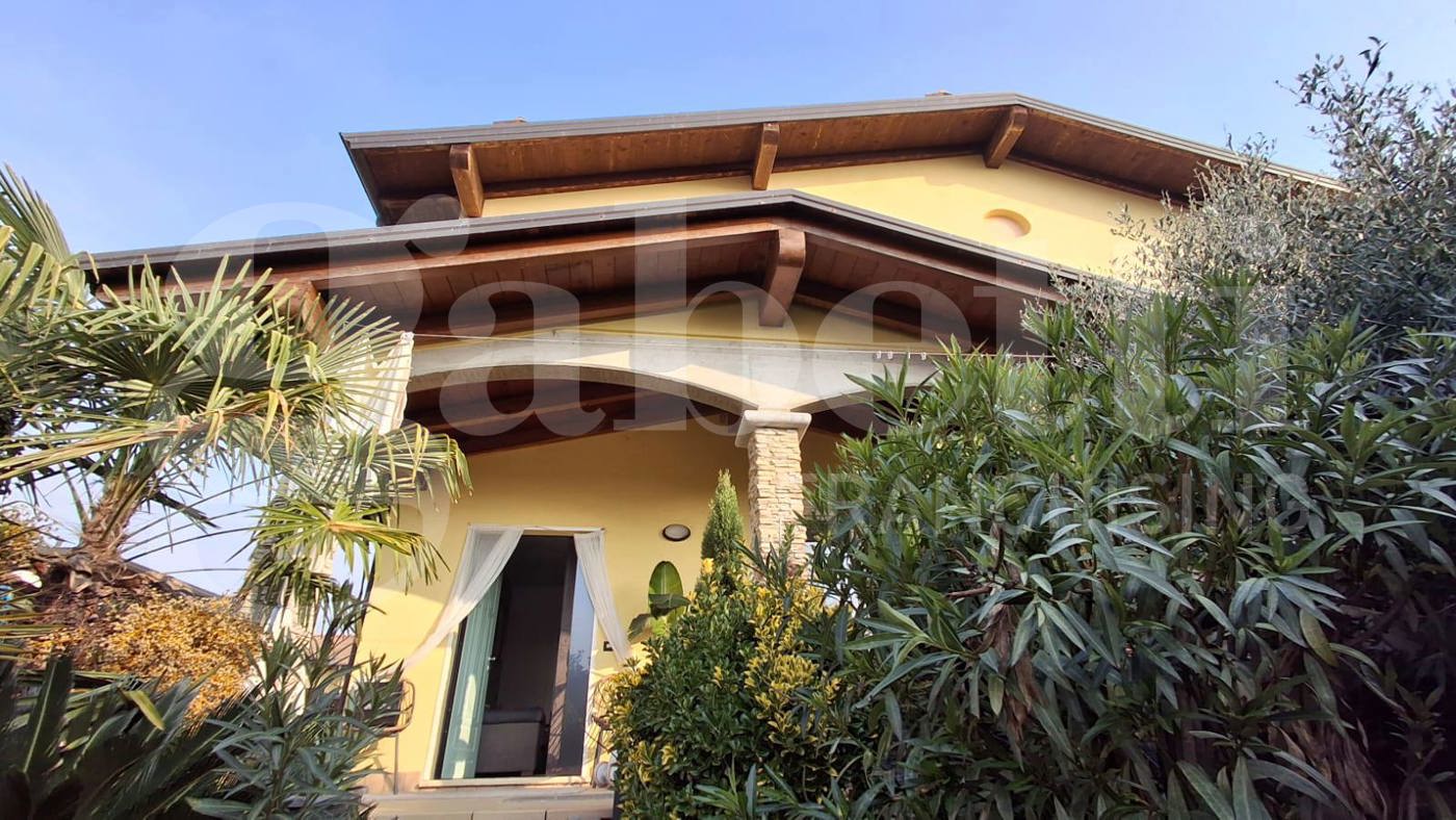 Villa con giardino a Gossolengo