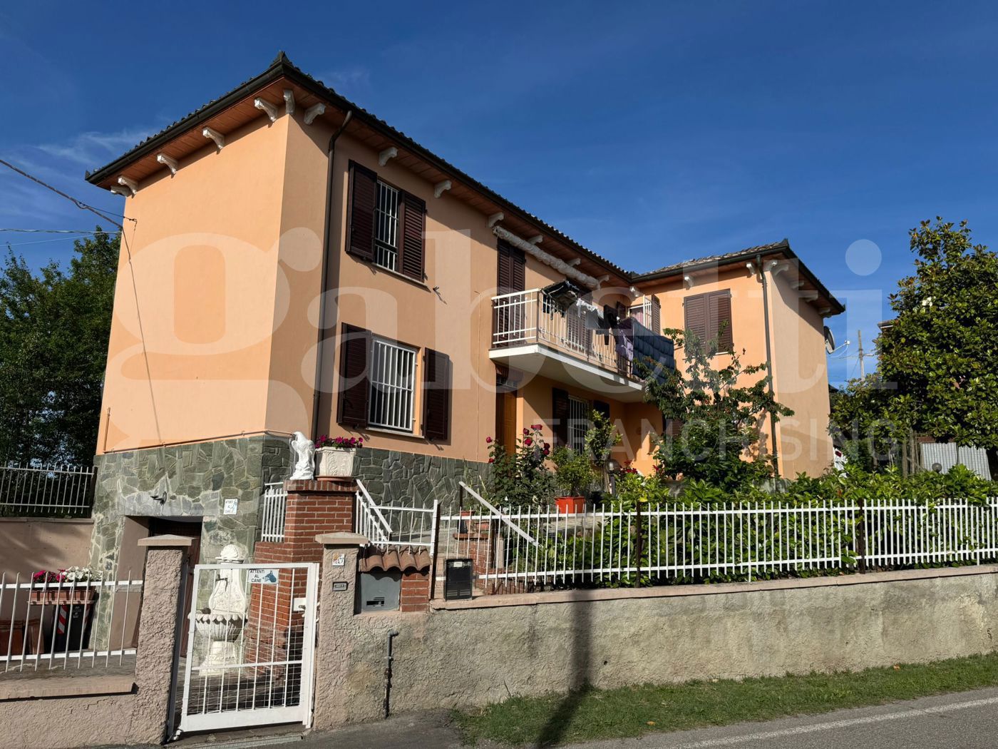 Casa indipendente con giardino a Ziano Piacentino