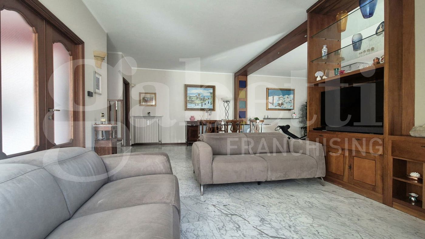 Villa con giardino a Rottofreno