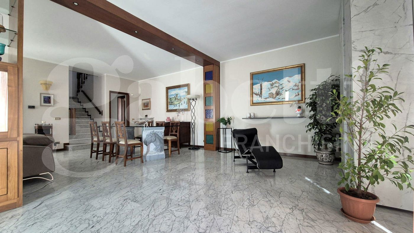 Villa con giardino a Rottofreno