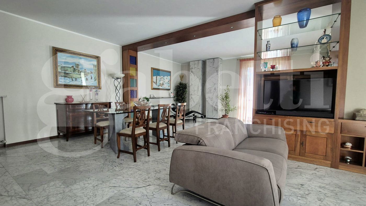 Villa con giardino a Rottofreno