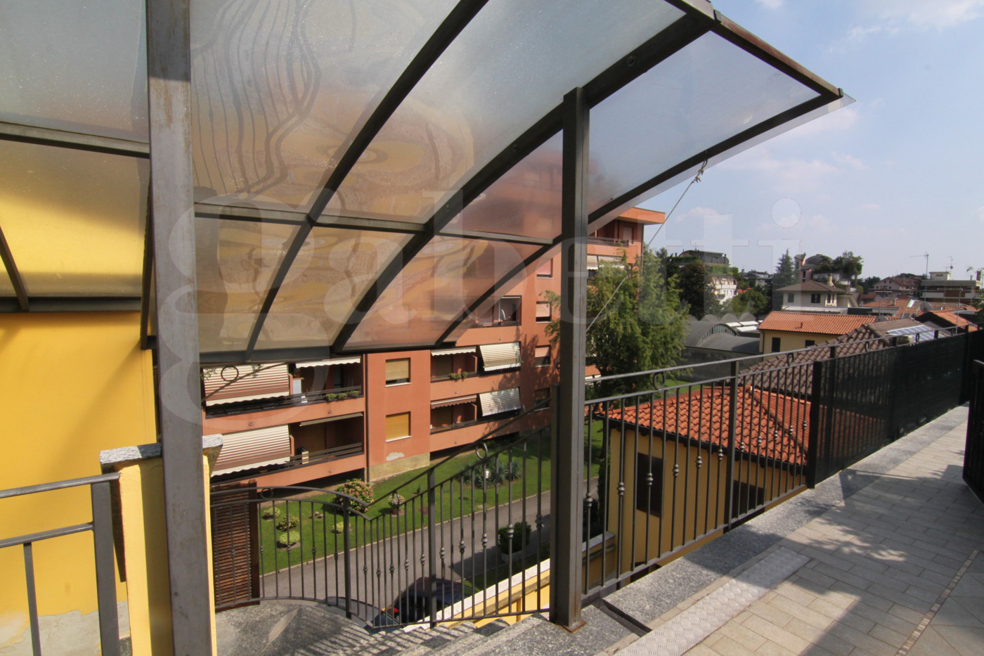 Attico arredato in affitto a Busto Arsizio