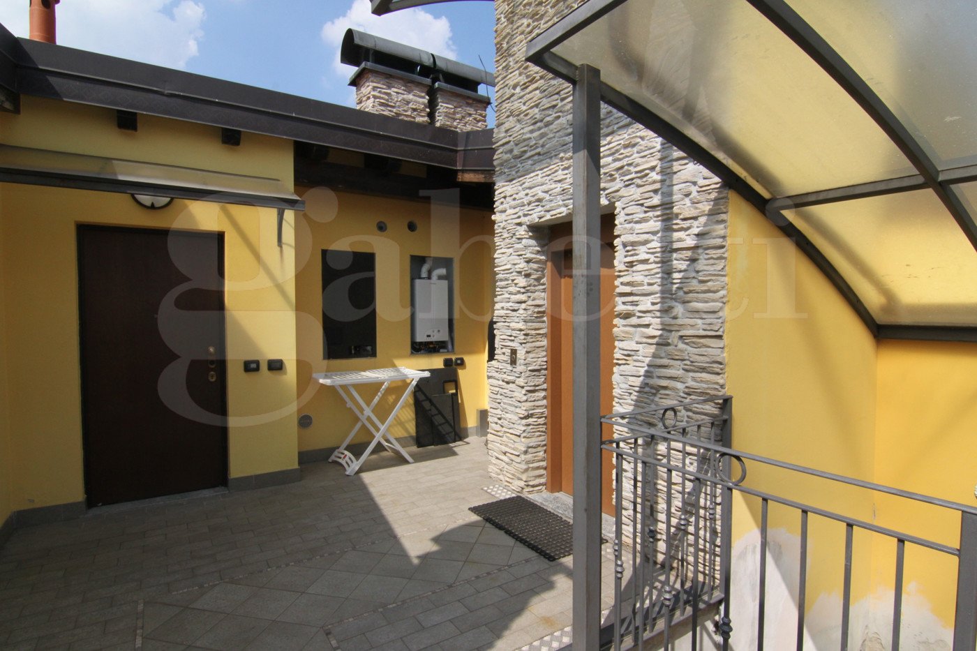 Attico arredato in affitto a Busto Arsizio