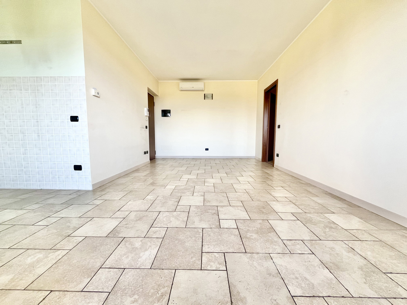 Bilocale con box a Lonate Pozzolo