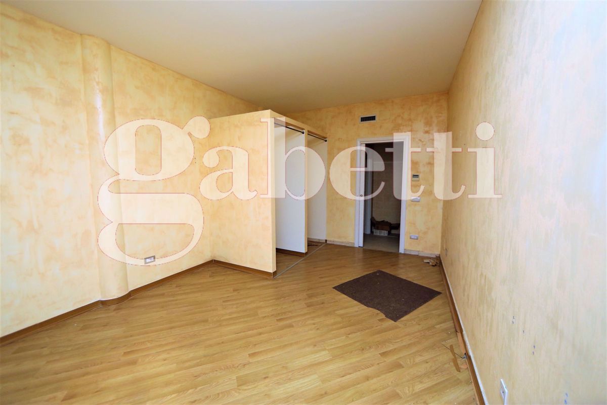 Negozio in affitto a Gallarate