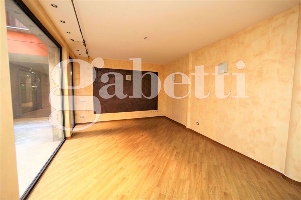 Negozio in affitto a Gallarate