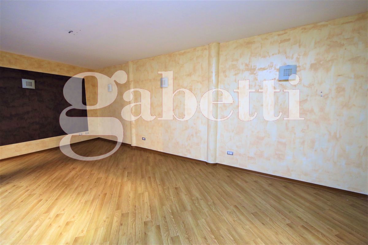 Negozio in affitto a Gallarate